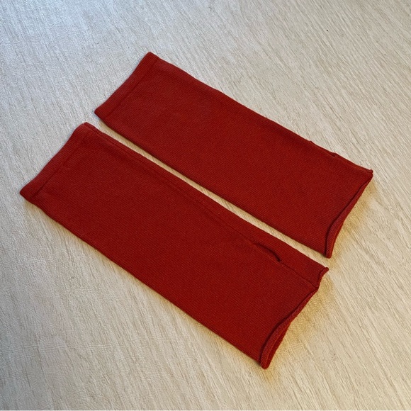 Knit wrist warmers terracotta in color - Picture 6 of 7